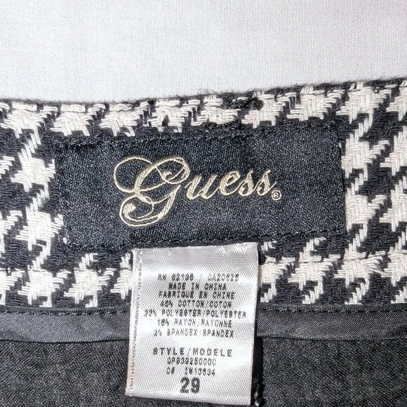 Y2K Guess | Low Rise Cuffed Hem Houndstooth Black & White Tweed Shorts | Size 29 - Picture 4 of 11